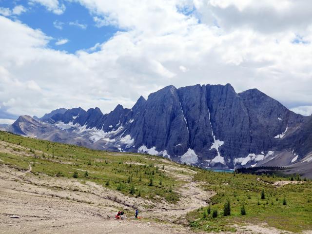 Floe Lake, Rockwall Trail