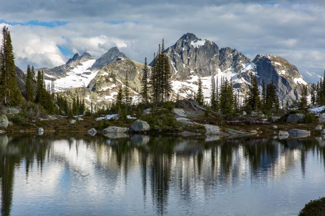 Gwillim Lakes Trail