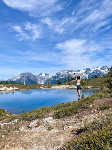 ELFIN LAKES