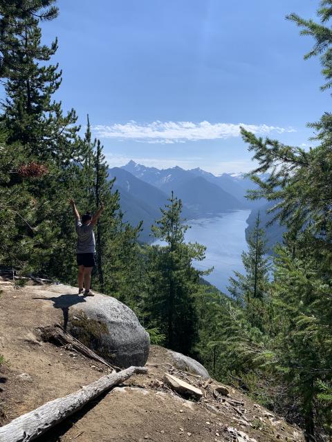 Flora Lake Trail