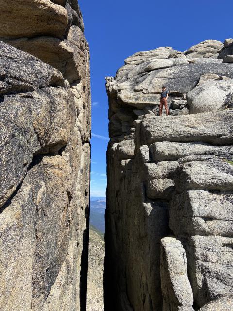 Giant Cleft @ Cathedral Lakes Provincial Park