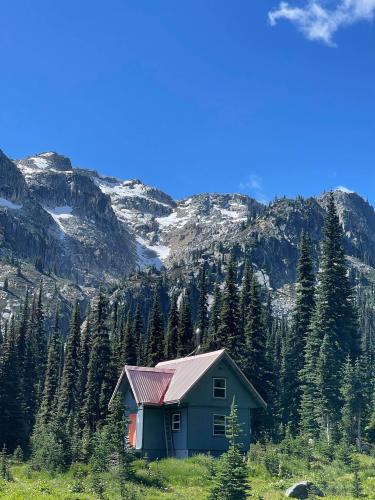 Waddington Hut