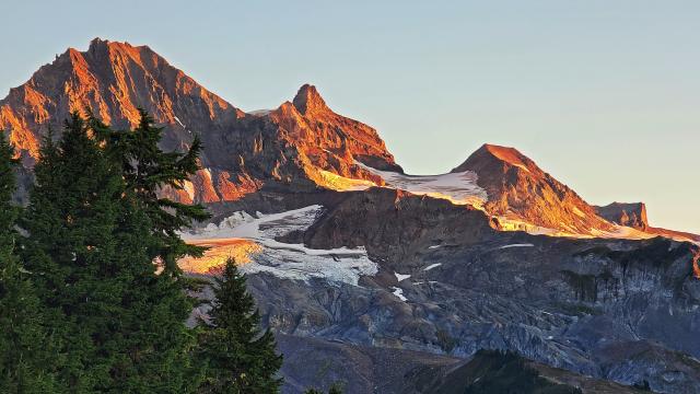 Elfin Lakes Trail